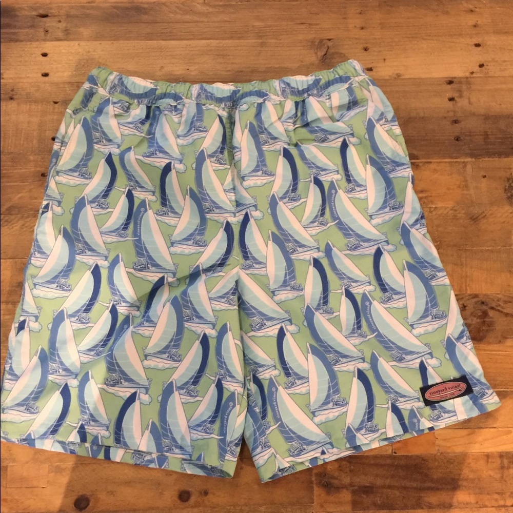 Vineyard Vines men’s swim trunks shorts